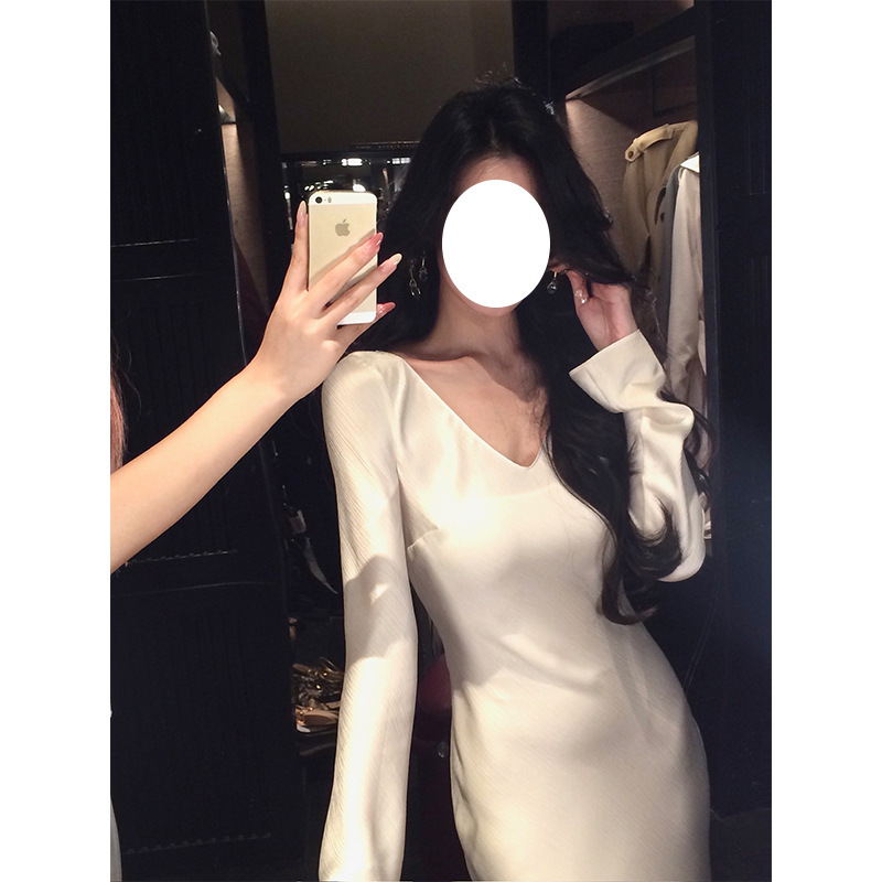 French Niche Design Sense Solid Color V-neck Satin dress Elegant Women's Slant Silk Cut Outer Wear Base Long Skirt French Niche Design Sense Solid Color V-neck Satin dress Elegant Women's Slant Silk Cut Outer Wear Base Long Skirt