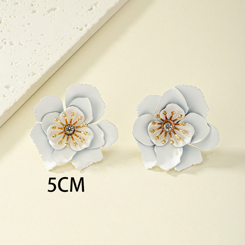 1 Pair Simple Style Flower Inlay Metal Ear Studs display picture 5