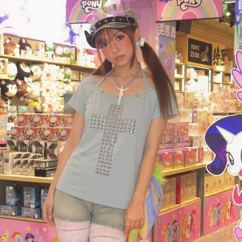 In-stock blogger trendy brand Korean designer style cross-studded strap short slim-fit short-sleeve T-shirt in mint green In-stock blogger trendy brand Korean designer style cross-studded strap short slim-fit short-sleeve T-shirt in mint green