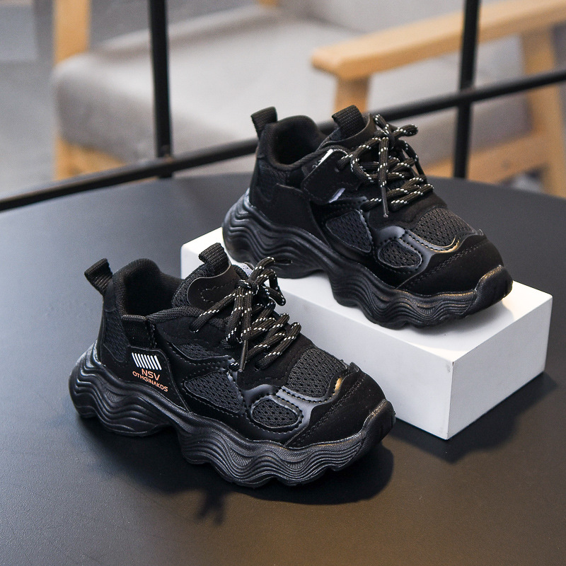 Zapatos deportivos de niñas 2025 primavera y otoño nuevos zapatos de moda de malla para niños respirables zapatos para niños zapatos de running suaves