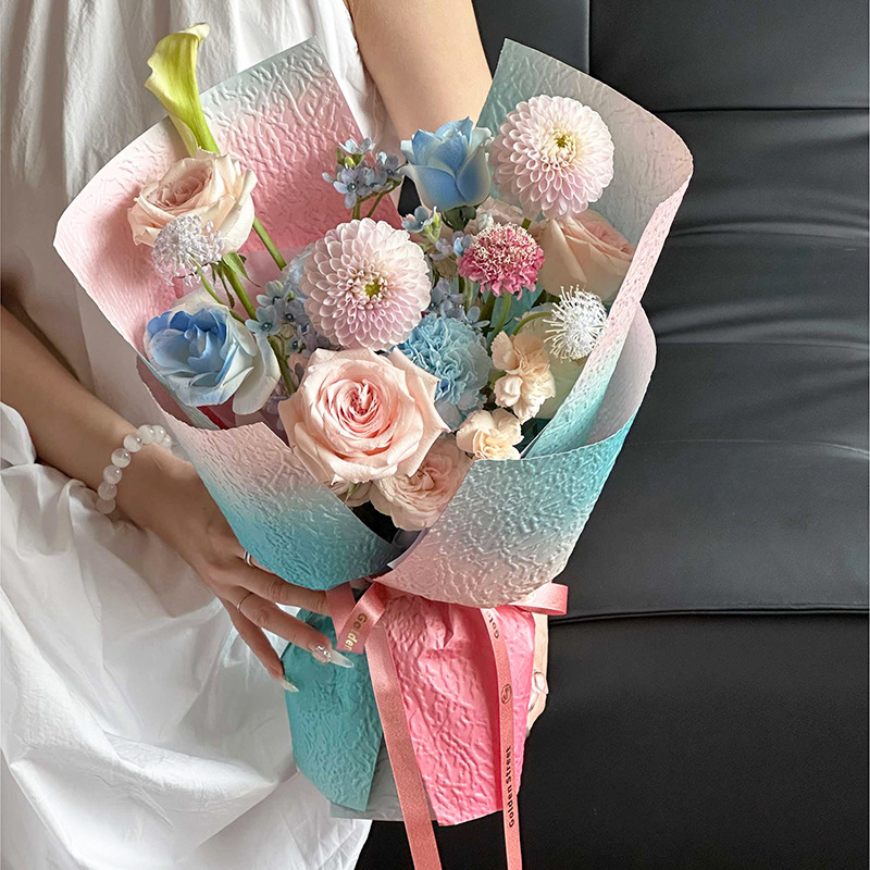 Huaxi Qixi Día de San Valentín Gradiente piedra papel de embalaje de flores arco iris azúcar de alto nivel sensación de ramo de flores papel de embalaje floral