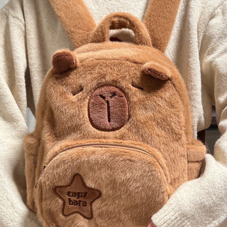 2024 nueva mochila de carpincho de felpa Kapibala linda bolsa de piel de todo fósforo mochila de estudiante de dibujos animados femenina