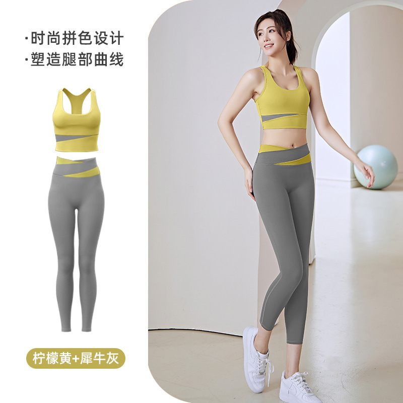 聚衣堂は色にぶつかる女性の防振フィットネススーツをつなぎ合わせてランニングします。|undefined
