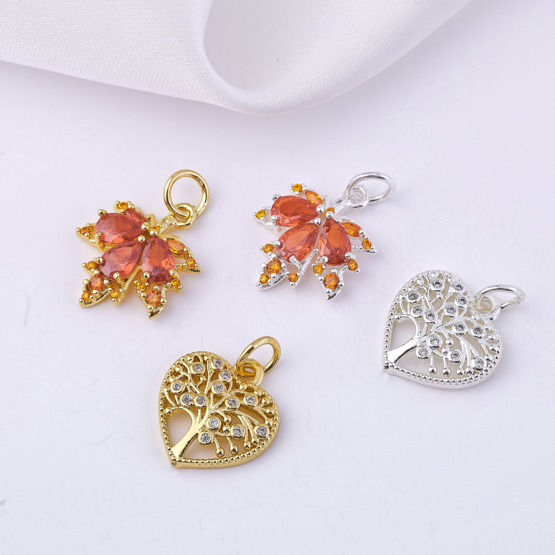 Color-retaining 18K gold-plated bracelet pendant with zircon inlay, maple leaf, windmill, heart, snowflake charm, DIY handmade beaded accessory