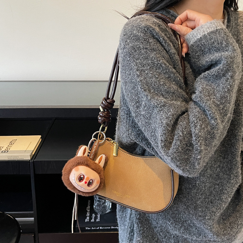 Bolsa de cuero de seda retro, bolsa de media luna, mujer 2025, nuevo estilo de lujo ligero de alto nivel, bolsa de cuero de hombro inclinada.