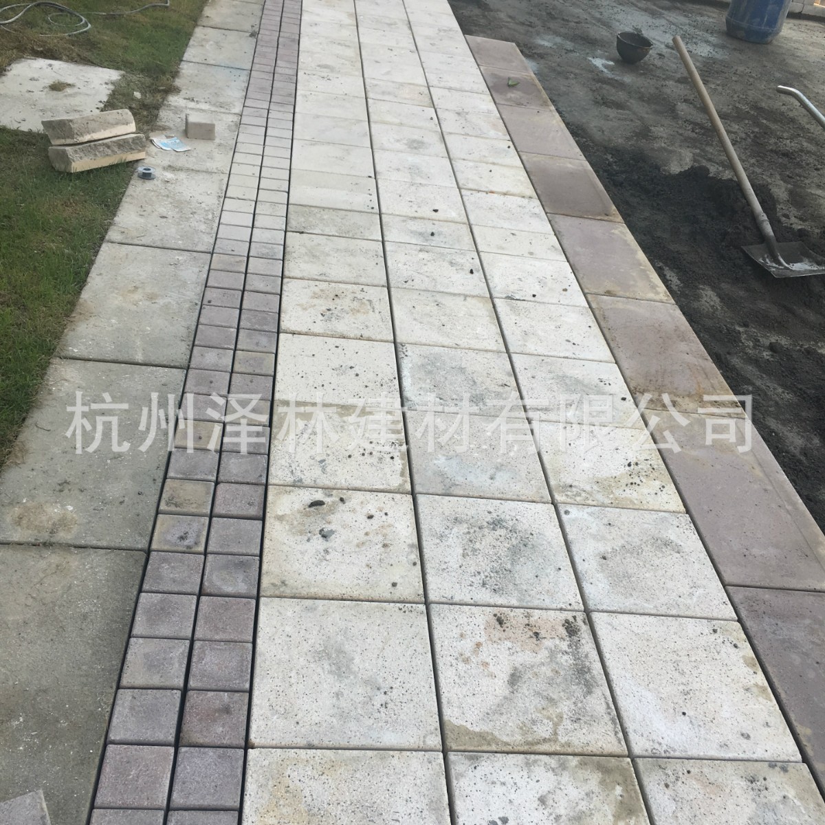 PC砖600*300*80-仿石岛红荔枝面预制混凝土人行道砖