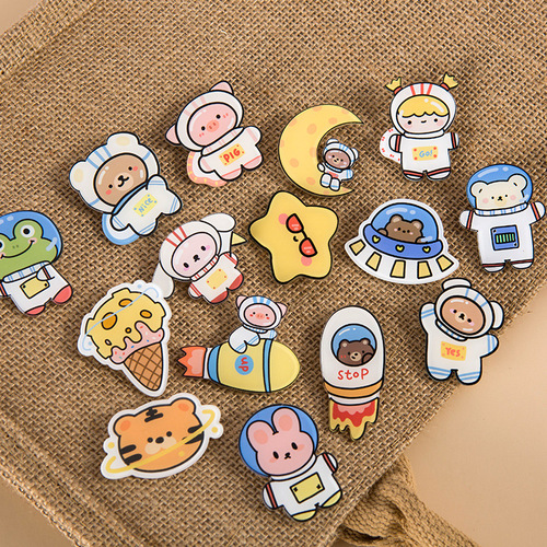 New Japanese and Korean cute cartoon pins acrylic brooch wholesale astronaut astronaut badge pendant trinkets