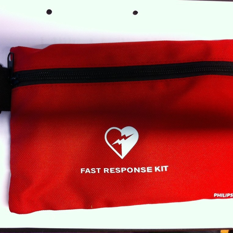 厂家生产牛津布急救包多用途医用包便携挂钩急救包登山扣袋纤维