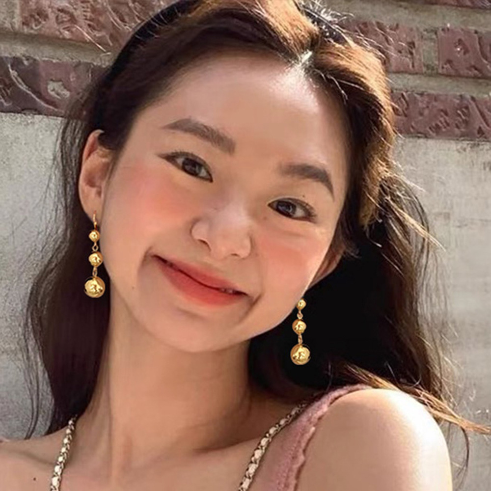 Korean Ins Blogger Fever Same Style Three Gold Ball Girl Pendant Earrings Female French High-End Cold Style Earrings