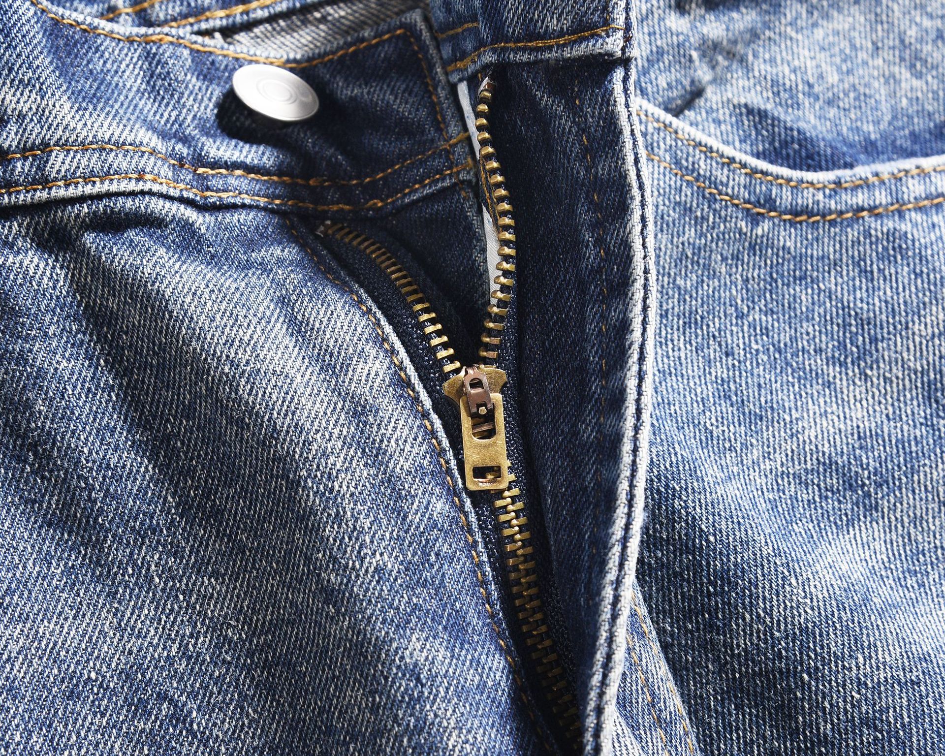 Herrenbekleidung High Street gewaschene, lockere, weit geschnittene ERD-Jeans im gleichen Stil mit ausgestelltem Bein_voghion.com