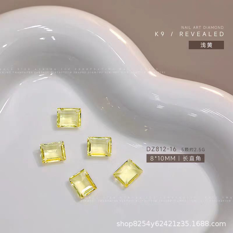 얼음처럼 연한 노란색