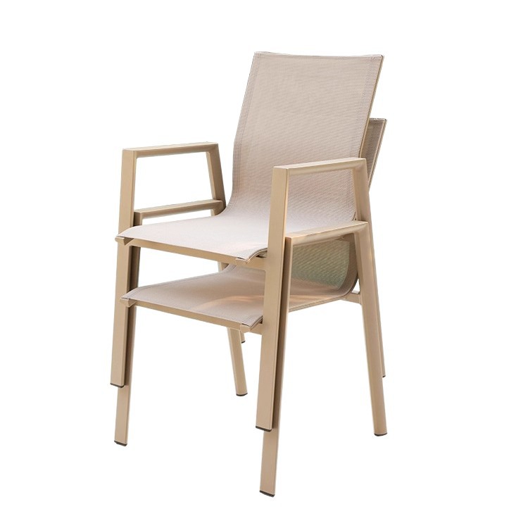 Mesa y silla de patio al aire libre, madera plástica, casa nórdica, patio al aire libre, jardín al aire libre, balcón, combinación de terraza de ocio