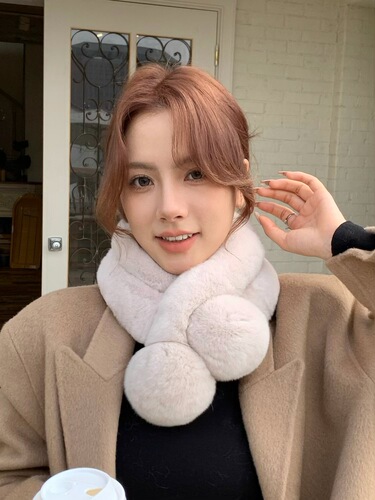 Real Rabbit Fur Scarf for Women - Winter Warmth, Student-Friendly, Versatile, Cute, Cross-Fur Collar, Thicker Rabbit Fur Lapel