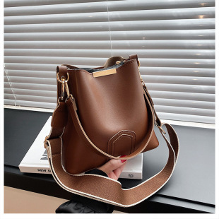 Bucket Bag Women's 2024 New Fashionable Autumn and Winter Vintage Wide Band Crossbody Bag All-match Texturized Handbag