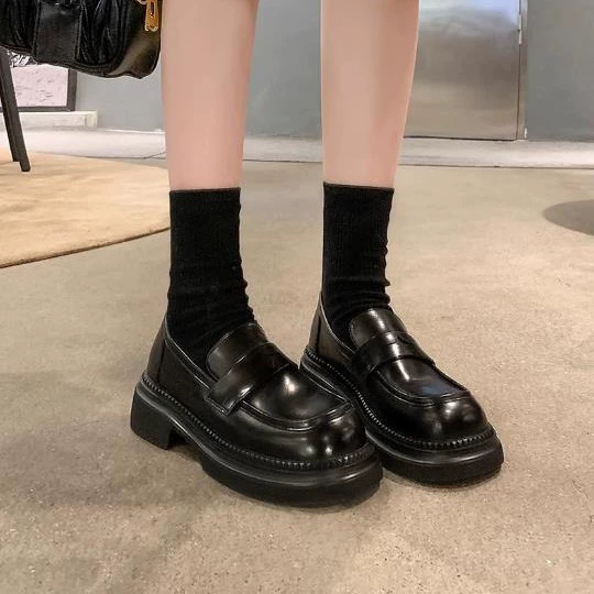 Su Yinyin такие же модные ретро в британском стиле стройнящие лоферы с круглым носком и толстой подошвой на массивном каблуке Лоферы женские маленькие кожаные туфли