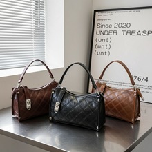 精美复古小包包女秋冬季2025新款小众设计单肩斜挎包感菱格枕头包