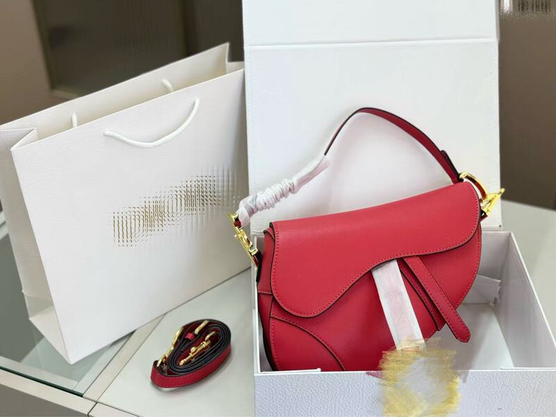 D brand classic gold saddle bag for women, shoulder and crossbody bag, light luxury small bag, vintage underarm bag, women's bag in stock for cross-border sales D brand classic gold saddle bag for women, shoulder and crossbody bag, light luxury small bag, vintage underarm bag, women's bag in stock for cross-border sales