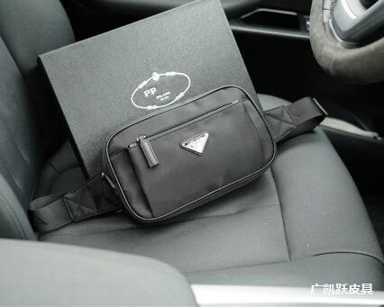 Prada's new parachute waterproof nylon waist bag and chest bag is a unisex fashion casual shoulder and crossbody bag Prada's new parachute waterproof nylon waist bag and chest bag is a unisex fashion casual shoulder and crossbody bag