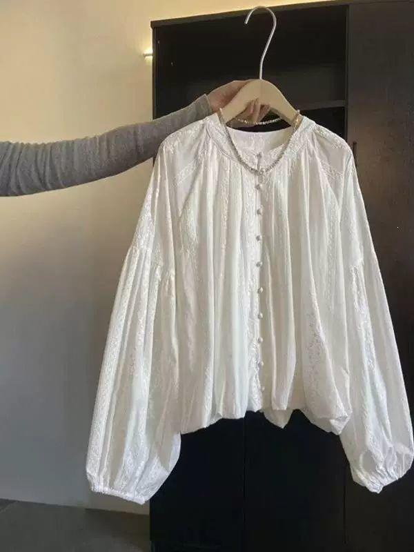 French-Style Round-Neck Heavy Embroidery White Shirt for Women, Spring Season, Pleated Design, Floral Hem, Loose and Versatile Top French-Style Round-Neck Heavy Embroidery White Shirt for Women, Spring Season, Pleated Design, Floral Hem, Loose and Versatile Top