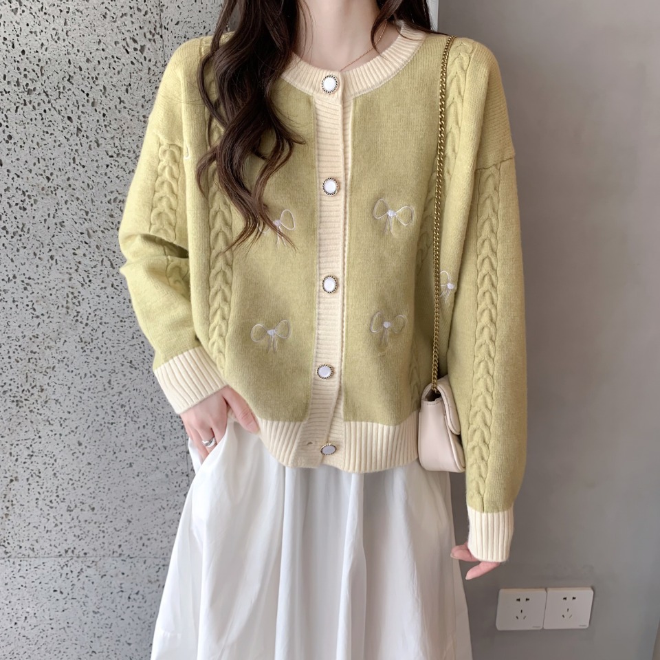 24 Dongpuyuan nuevo suéter de punto de moda coreano de cuello redondo de manga larga arco de color multi-botón