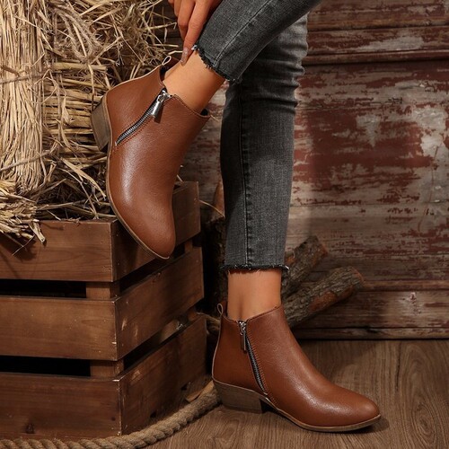 Leather lace-up ankle boots for autumn/winter, new European and American wide sizes, pointed toe with side zipper, distressed retro Martin boots