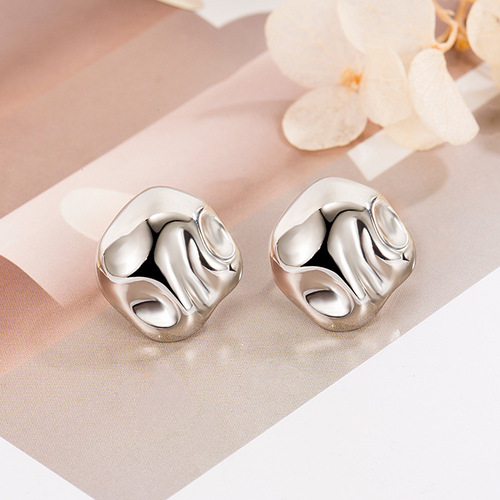 Irregular-shaped exquisite earrings with a sense of elegance, temperament, for women, light luxury, minimalist, niche design sense earrings, earrings.