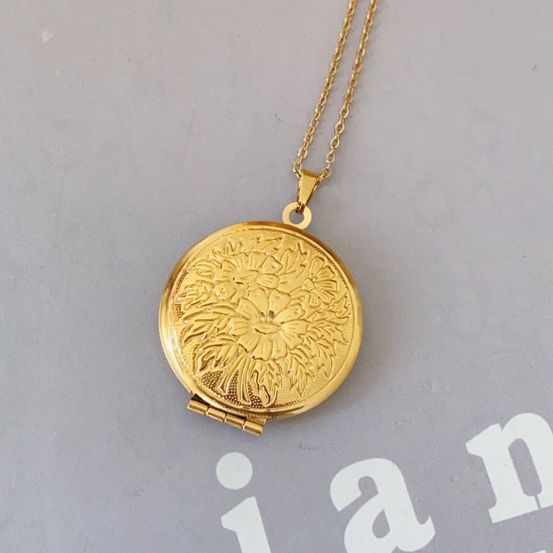 316 Stainless Steel Chain Material 1 Piece Quantity Casual, Daily Occasion 18K Gold Plated Rose Gold Plated White Gold Plated 316 Stainless Steel Ion Plating (IP) Round Flower IG Style Locket Necklace For Unisex