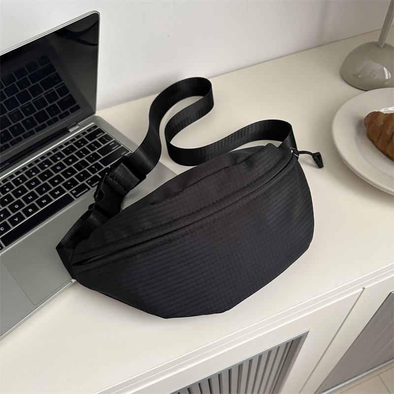 Bolso de pecho deportivo japonés de moda de color sólido para mujeres 2024 invierno coreano bolso de cintura de teléfono móvil casual simple bolso de mochila