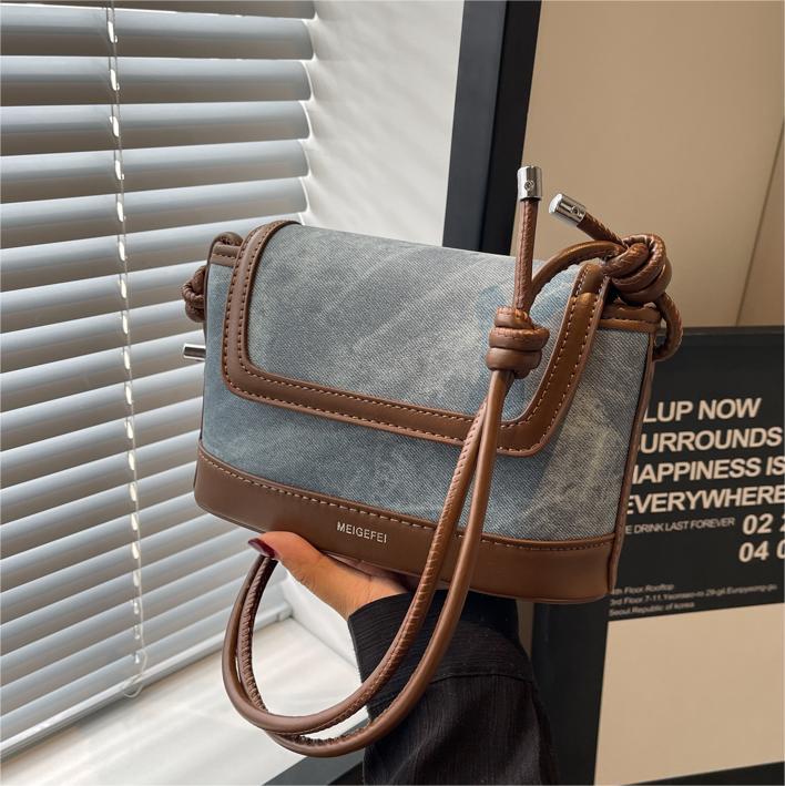 Nicho Zhong bolso de diseño de color para mujeres 2024 nueva moda exterior versátil bolso pequeño cuadrado de alta calidad retro mochila