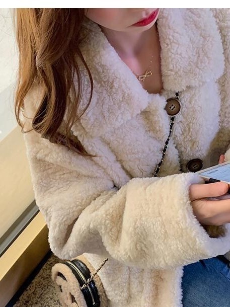 子羊のベルベットのコートを真似ている女性の冬の愛の新しい韓国版は、カジュアルな中の長さを厚くして、コートの女性の潮に合わせています|undefined