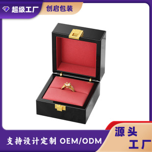 ���˹��Y���ľ�|�����ָ�кк�ɫ���w�������b������ռ{��