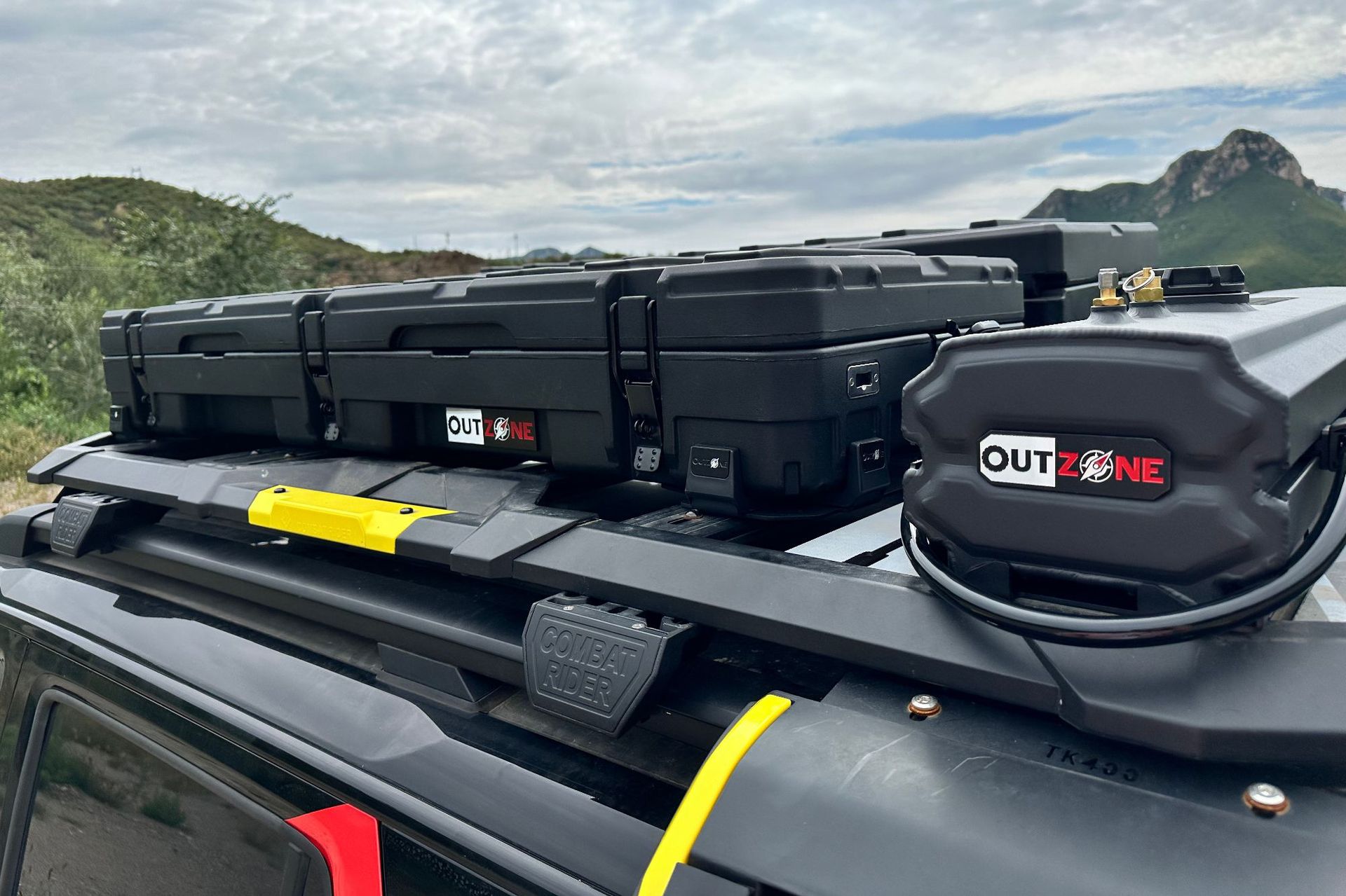 Outzone Roof-Mounted Pressurized Water Tank Outdoor Shower Bathing Car-Mounted Water Tank Self-Driving Travel Camping Water Storage Tank