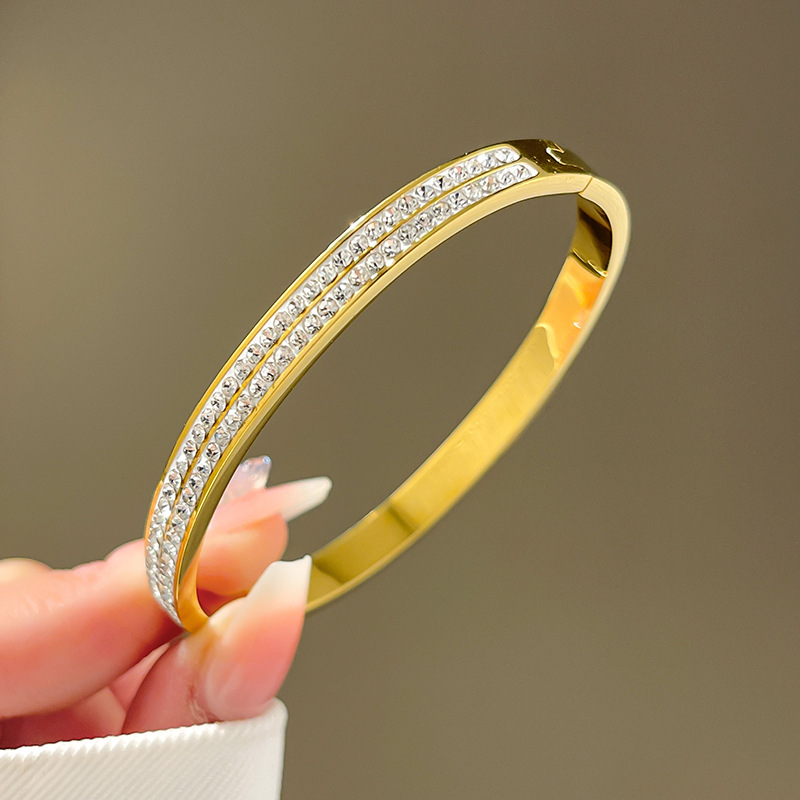 Yunyao cuatro hojas de hierba estrella pequeña cintura de titanio pulsera de acero de alta calidad nicho no desvanecerse moda transfronteriza al por mayor
