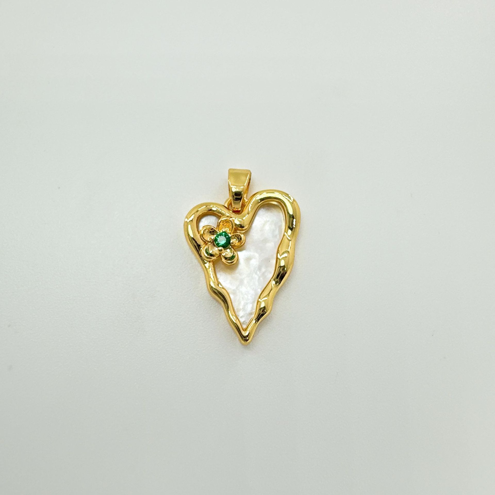 7g Weight Pendant Jewelry Making Type 21mm Jewelry Making Size Shell, Zircon Inlay Material DIY Jewelry Accessories Classification 1 Piece Quantity Copper Material Heart Shape, Flower Pattern Inlay Design Simple Style, IG Style Style 1 Piece 21mm Copper Shell Zircon Heart Shape Flower Pendant 5