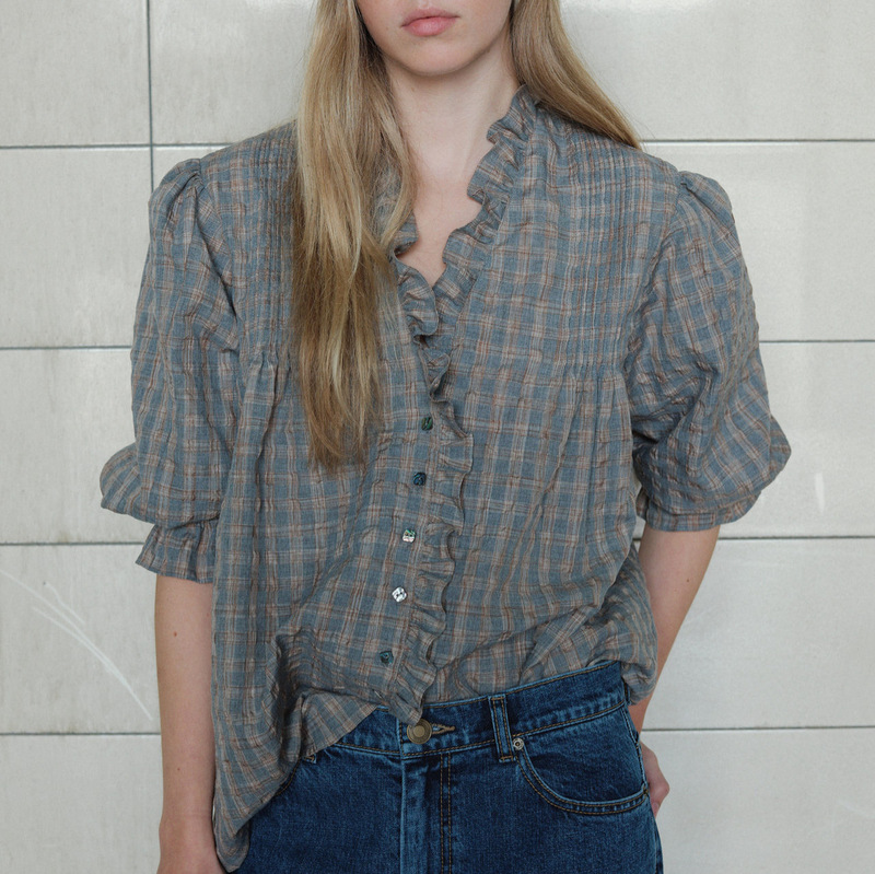 [in Stock] Simple and Elegant Ruffled Plaid Shirt with a Unique Design, Slimming and Versatile Top