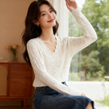 大朗毛衣工厂批发秋冬优雅淑女白色v领长袖镂空套头羊毛针织衫