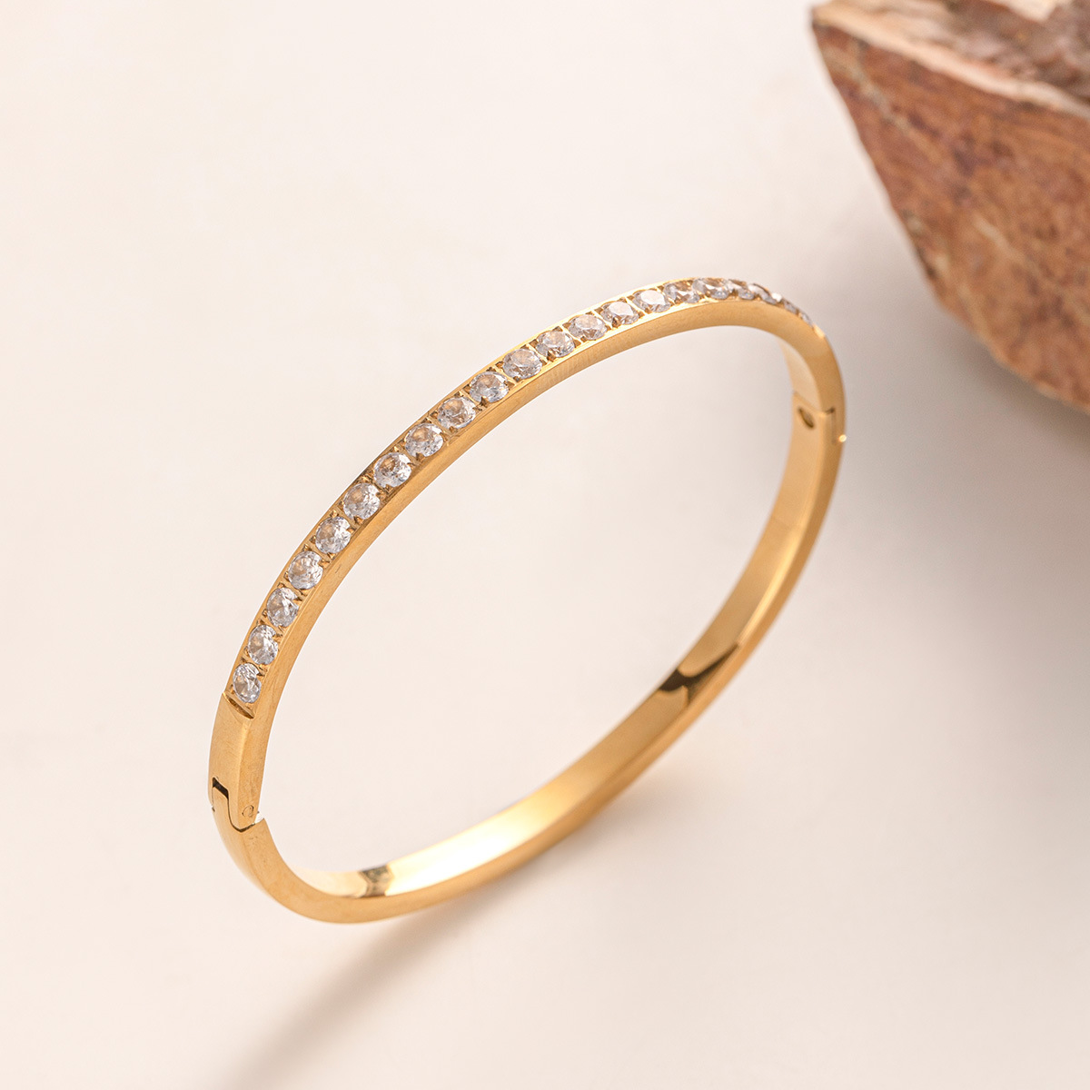 Tena Pulsera de acero inoxidable europea y americana Galvanoplastia Pulsera cerrada de circón con incrustaciones de oro de 18k image 5