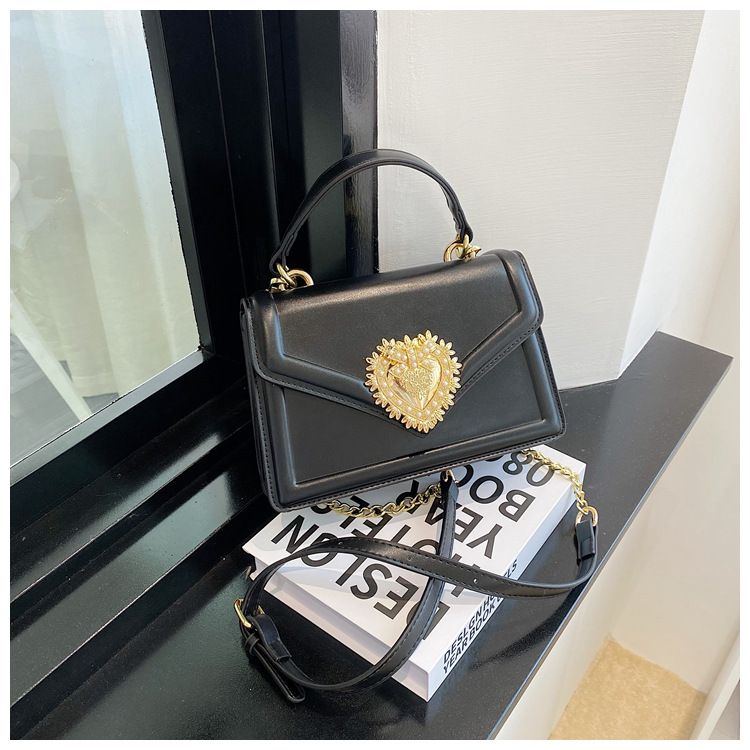 Bolsas Nova Moda Bolsa Feminina Bolsa Transversal de Alta Qualidade Bolsa Feminina com Corrente Bolsa Love Pearl Estilo Europeu e Americano Bolsa Quadrada Pequena_voghion.com