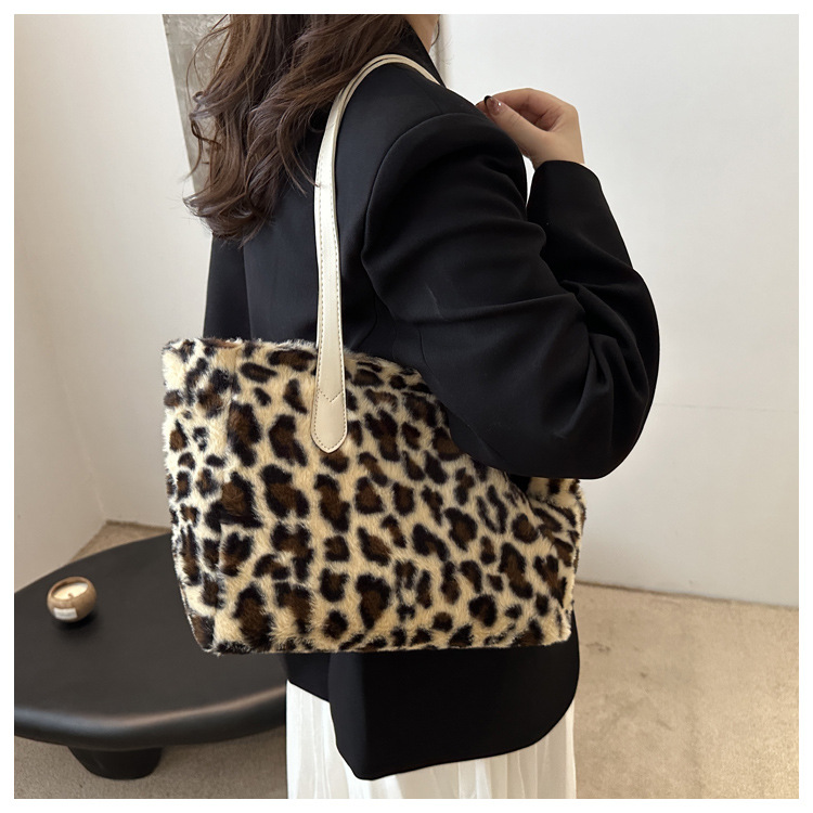 Cross-border quality plush bag, women's leopard print large-capacity tote bag, new lightweight Korean-style fashionable commuting single-shoulder bag undefined