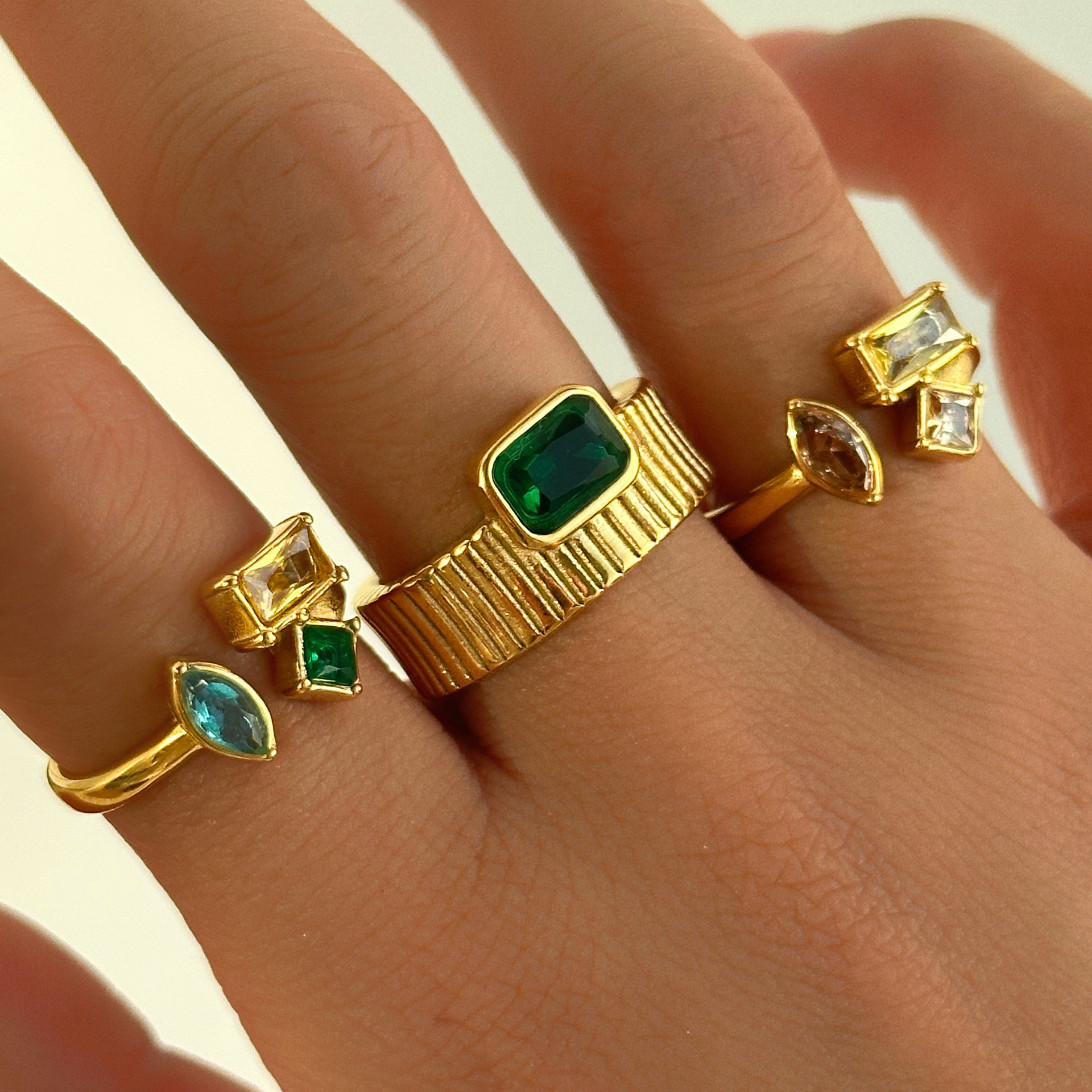15g Weight PVD Coated Gold Plating Process Retro Square Metal Plating Inlay Zircon 18k Gold Plated Women's Rings