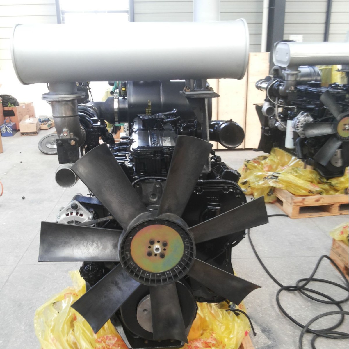200KW 东风康明斯电控国三工程机械柴油发动机价格QSL8.9-C360
