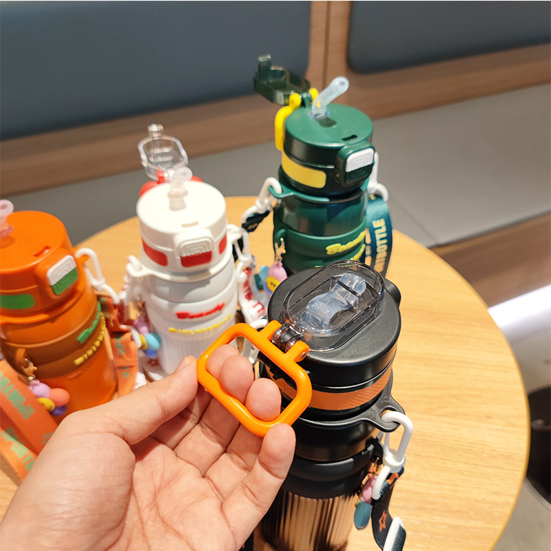 Botella de agua de alta capacidad colgante 3D doble boca de beber taza de aislamiento térmico strap al aire libre portable hervidor deportivo de agua