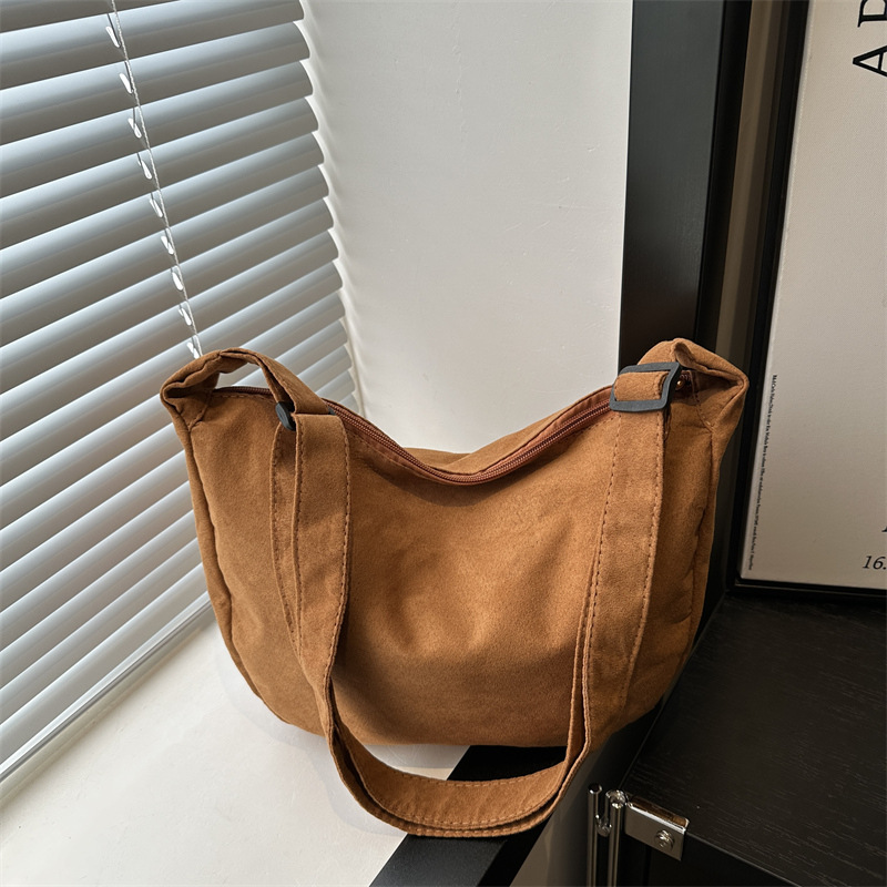 Nueva primavera y verano de 2025, nueva bolsa de gran capacidad de literatura y arte de seda de color sólido, bolsa de mochila relajada casual.