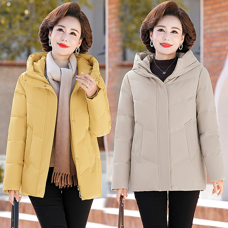 Пуховик для женщин среднего и старшего возраста, новая зимняя модель 2025 года, с капюшоном, короткий, утепленный, больших размеров, свободного кроя, маминая куртка.