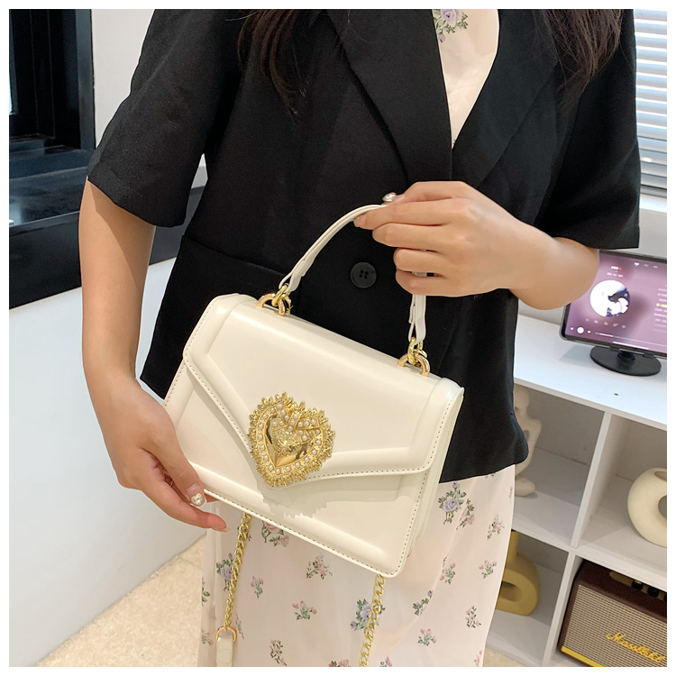 Bolsas Nova Moda Bolsa Feminina Bolsa Transversal de Alta Qualidade Bolsa Feminina com Corrente Bolsa Love Pearl Estilo Europeu e Americano Bolsa Quadrada Pequena_voghion.com