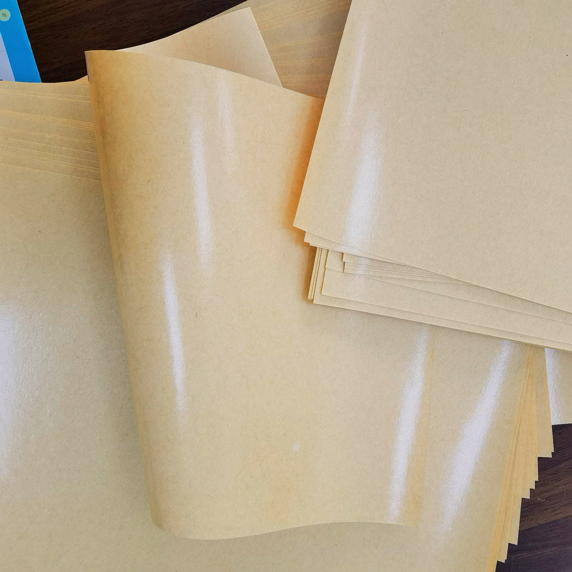 厂家供应包装纸单面牛卡纸黄牛皮纸包装牛皮纸卷再生纸可印刷淋膜