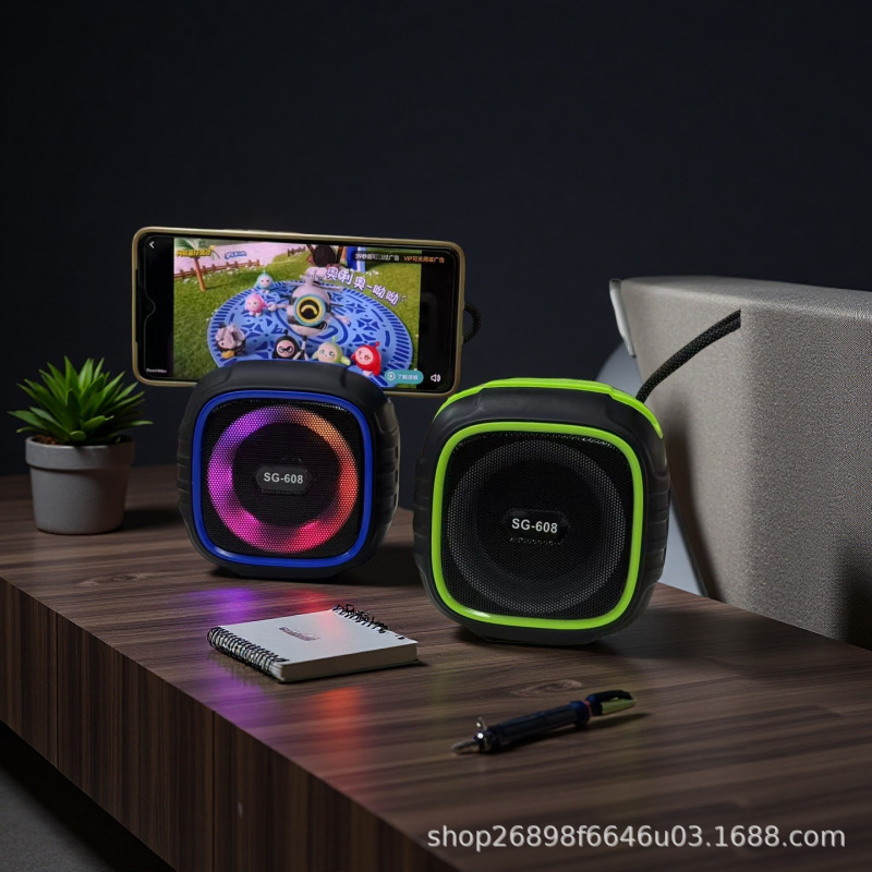 屋外キャンプ用Bluetoothスピーカーには、ライトエフェクトが付属しており、サブウーファーダイヤフラムオーディオ携帯電話ホルダーワイヤレススピーカーと接続できます。|undefined