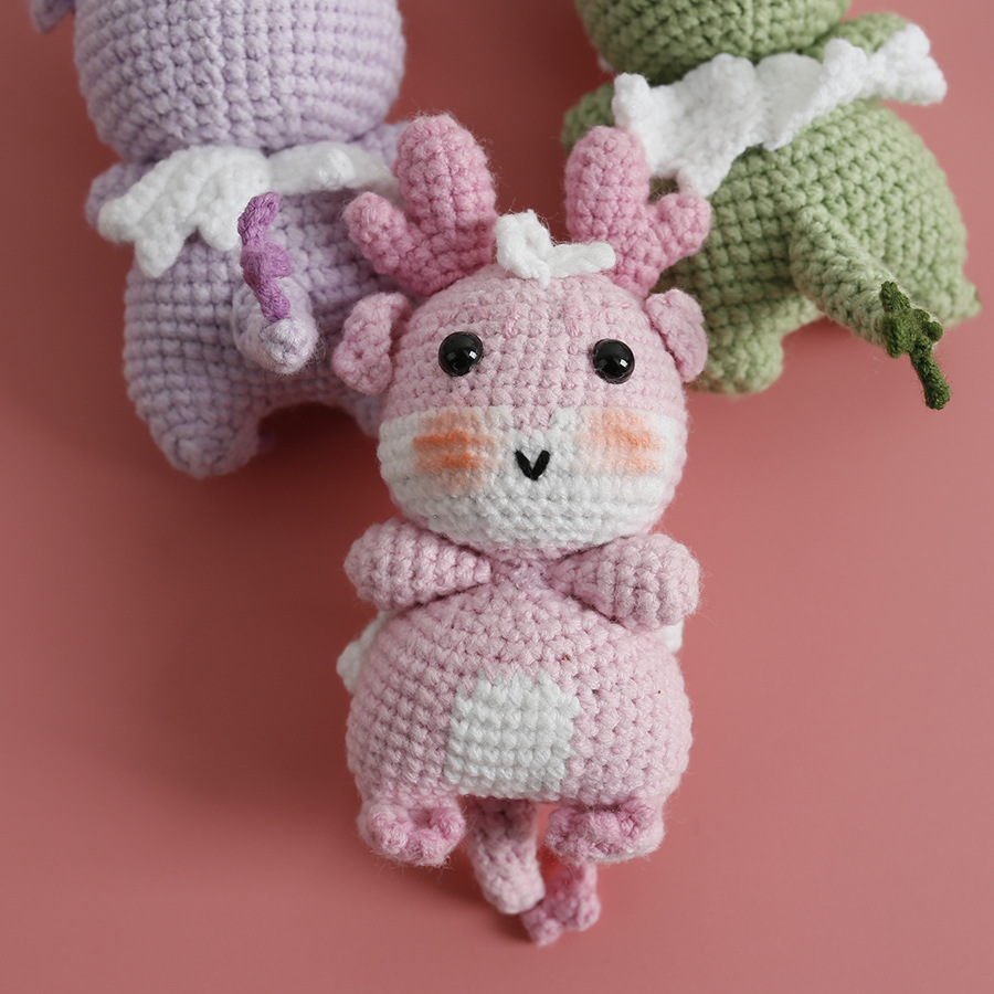 Oferta especial tejida a mano muñeca de dragón lindo pequeño Dragón Volador lana ganchillo exquisitos adornos nuevo bolso hecho a mano colgando