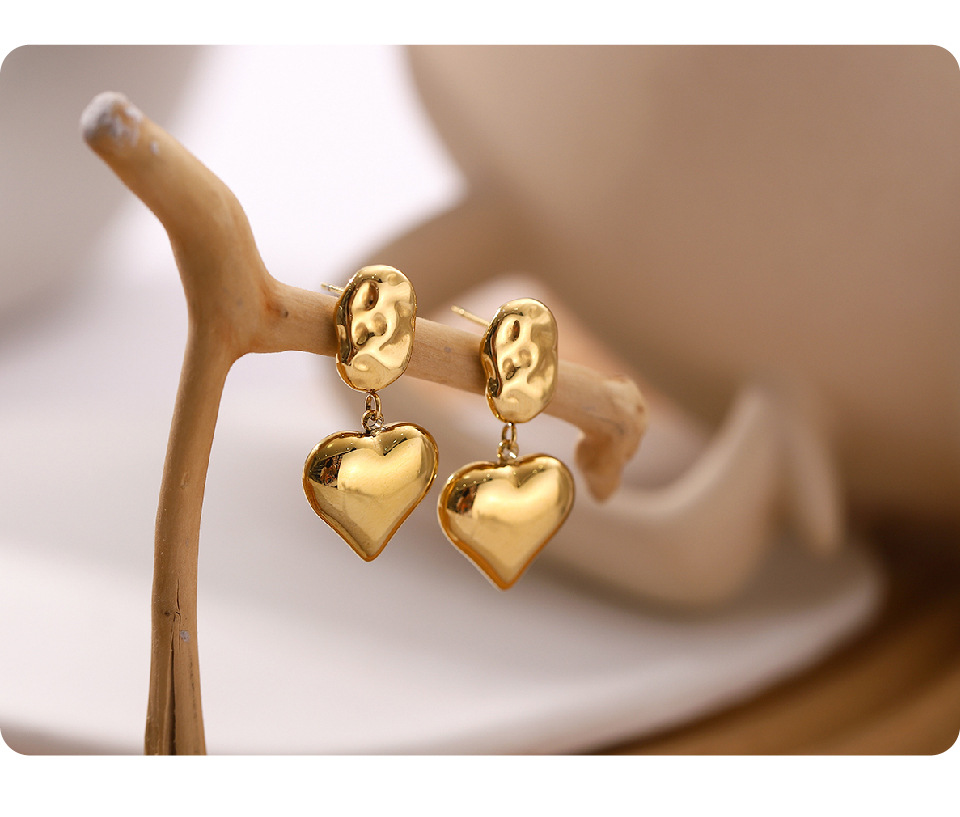 Retro Heart Shape Stainless Steel Gold Plated Earrings 1 Pair