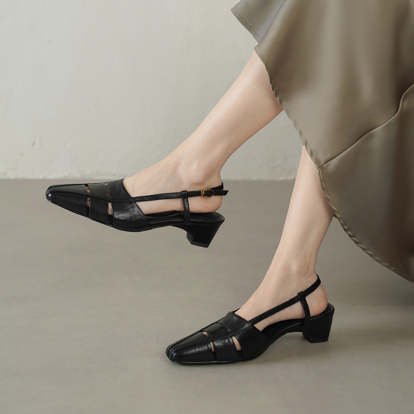 Sandal nữ da cừu gót thô quai ngang phong cách La Mã hở gót — đen